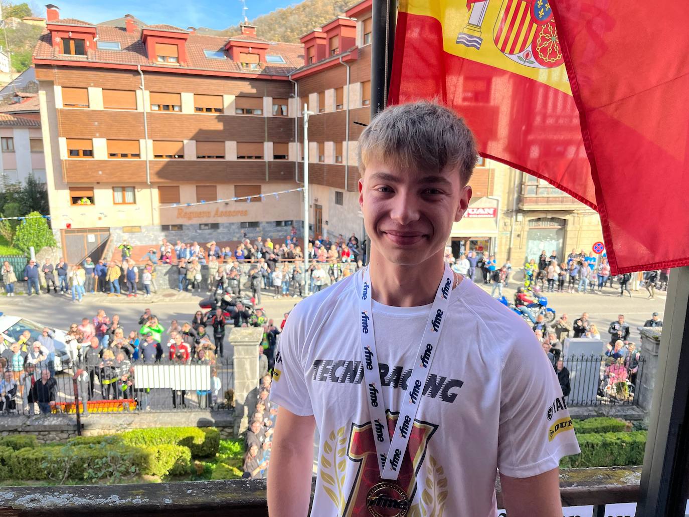 Sonoro homenaje en Cabañaquinta al joven piloto Samuel Díaz