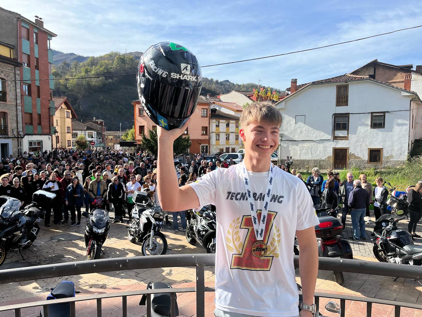 Sonoro homenaje en Cabañaquinta al joven piloto Samuel Díaz