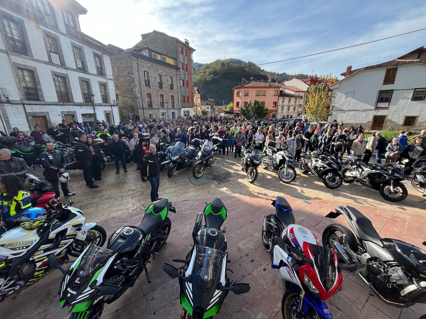 Sonoro homenaje en Cabañaquinta al joven piloto Samuel Díaz