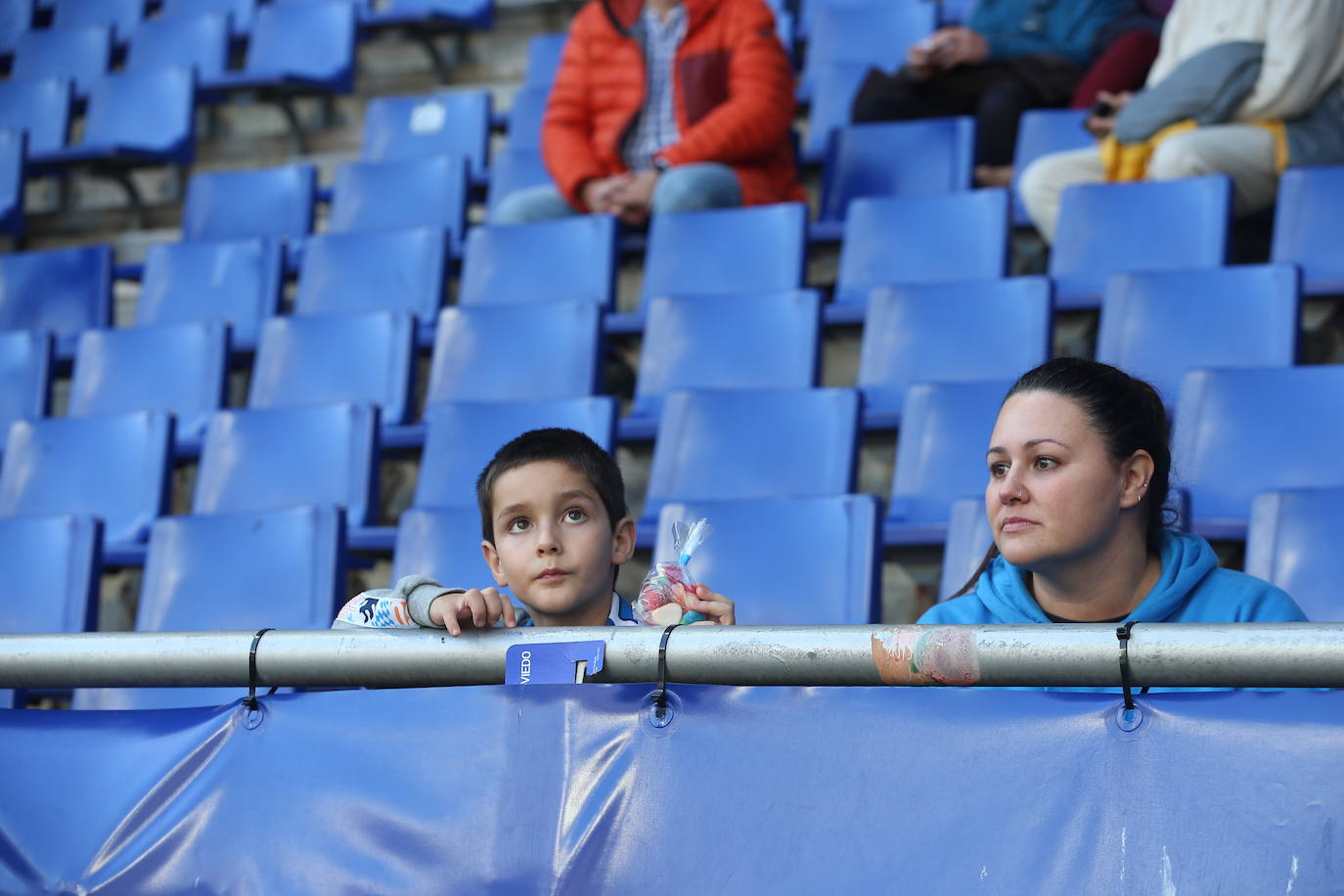 ¿Estuviste viendo el Oviedo - Eibar? ¡Búscate en las fotos del Tartiere!