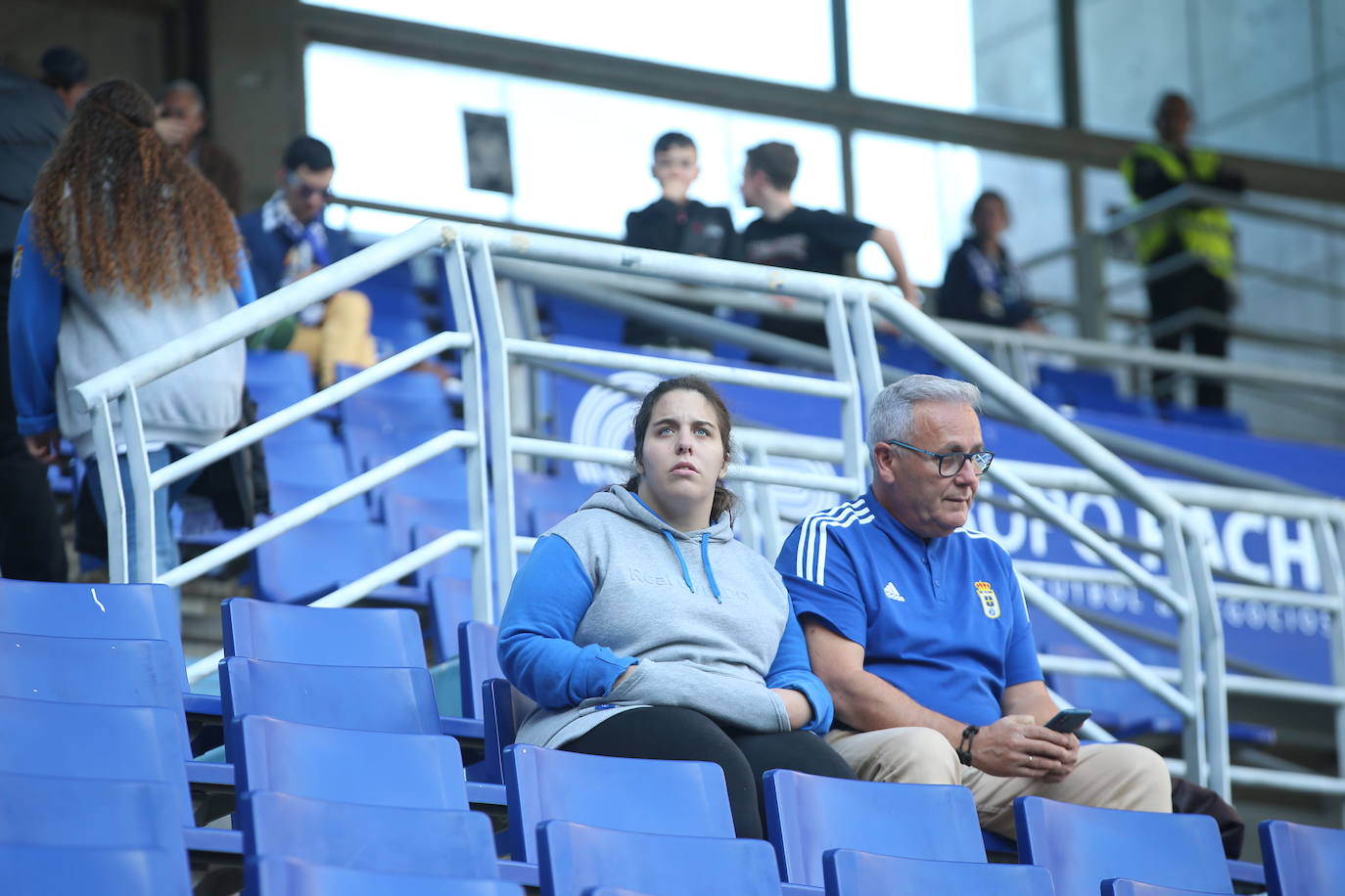 ¿Estuviste viendo el Oviedo - Eibar? ¡Búscate en las fotos del Tartiere!