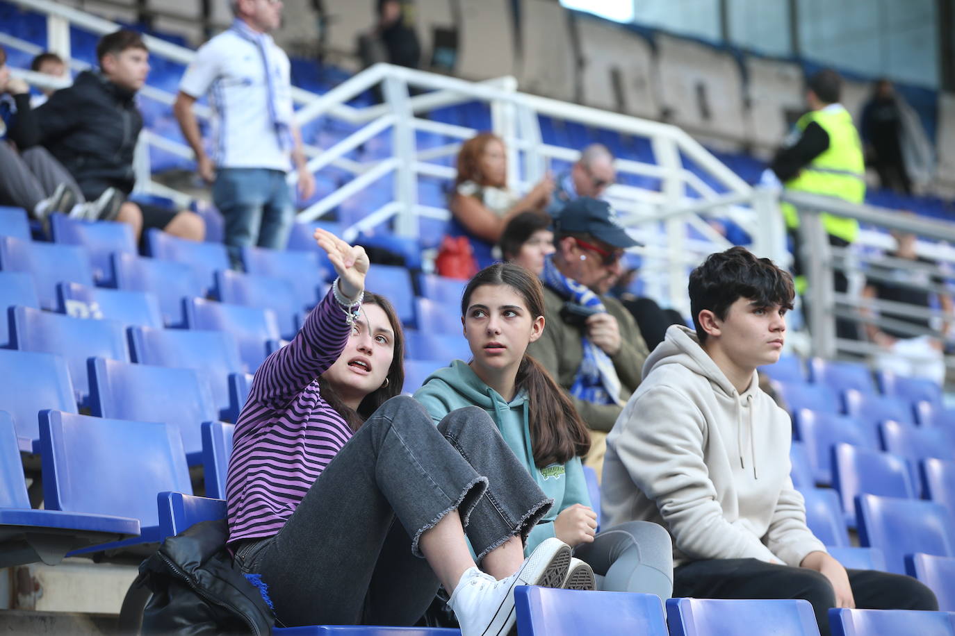 ¿Estuviste viendo el Oviedo - Eibar? ¡Búscate en las fotos del Tartiere!