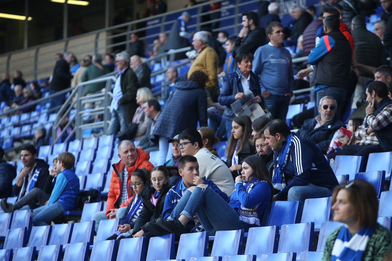 ¿Estuviste viendo el Oviedo - Eibar? ¡Búscate en las fotos del Tartiere!