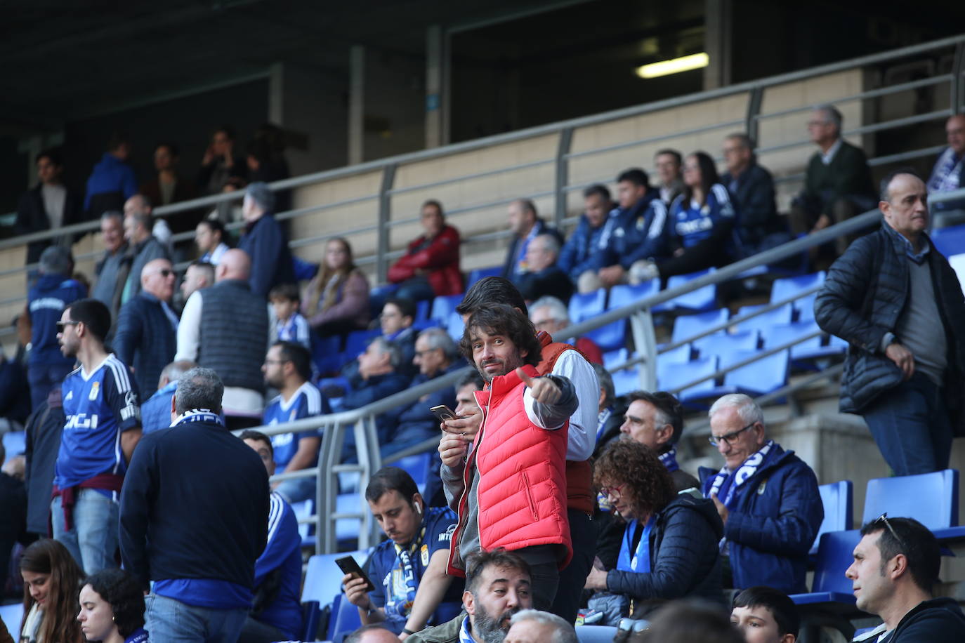 ¿Estuviste viendo el Oviedo - Eibar? ¡Búscate en las fotos del Tartiere!