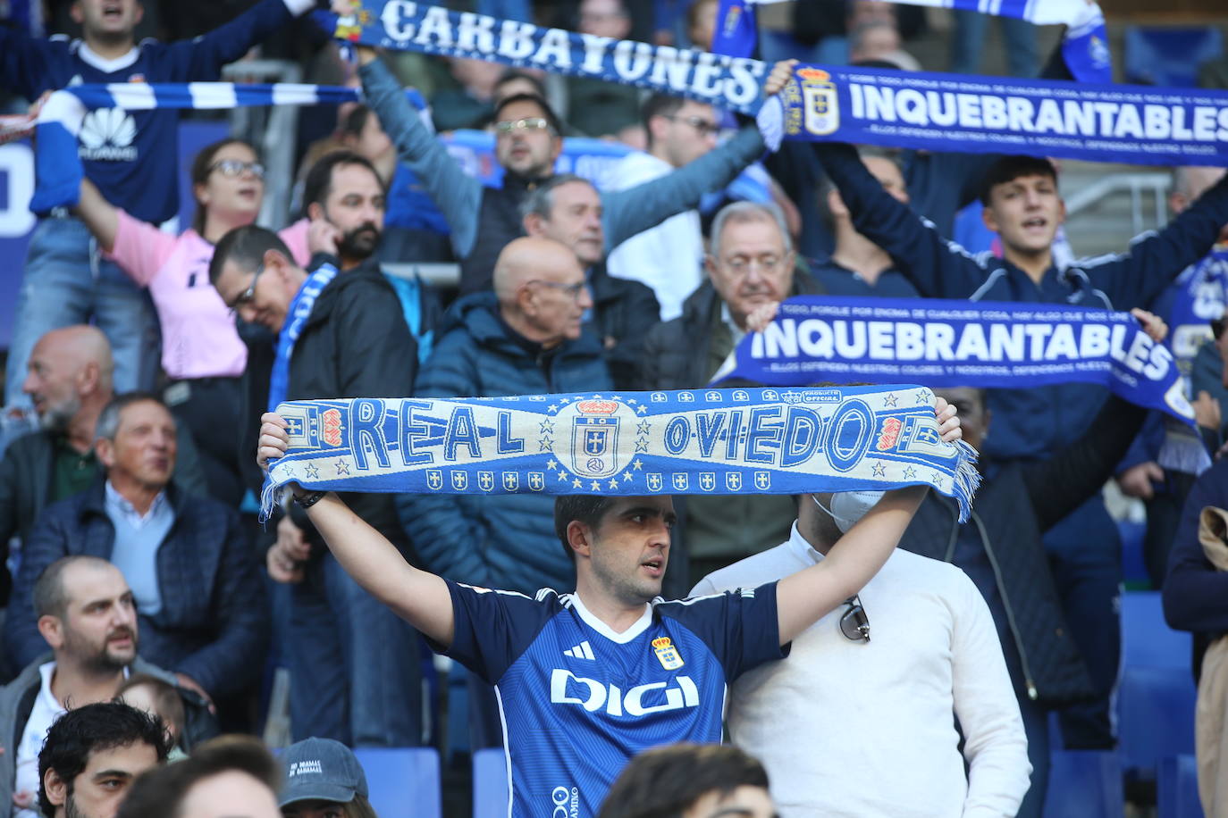 ¿Estuviste viendo el Oviedo - Eibar? ¡Búscate en las fotos del Tartiere!