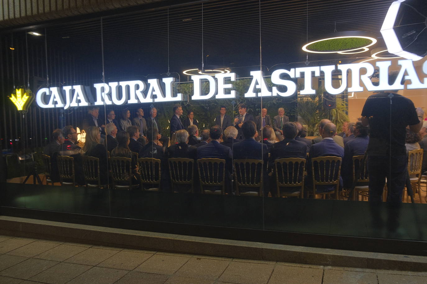 La inauguración de la primera oficina de Caja Rural en Madrid, en imágenes