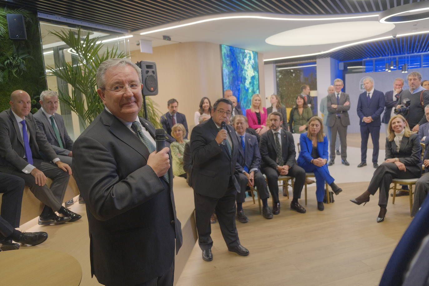 La inauguración de la primera oficina de Caja Rural en Madrid, en imágenes