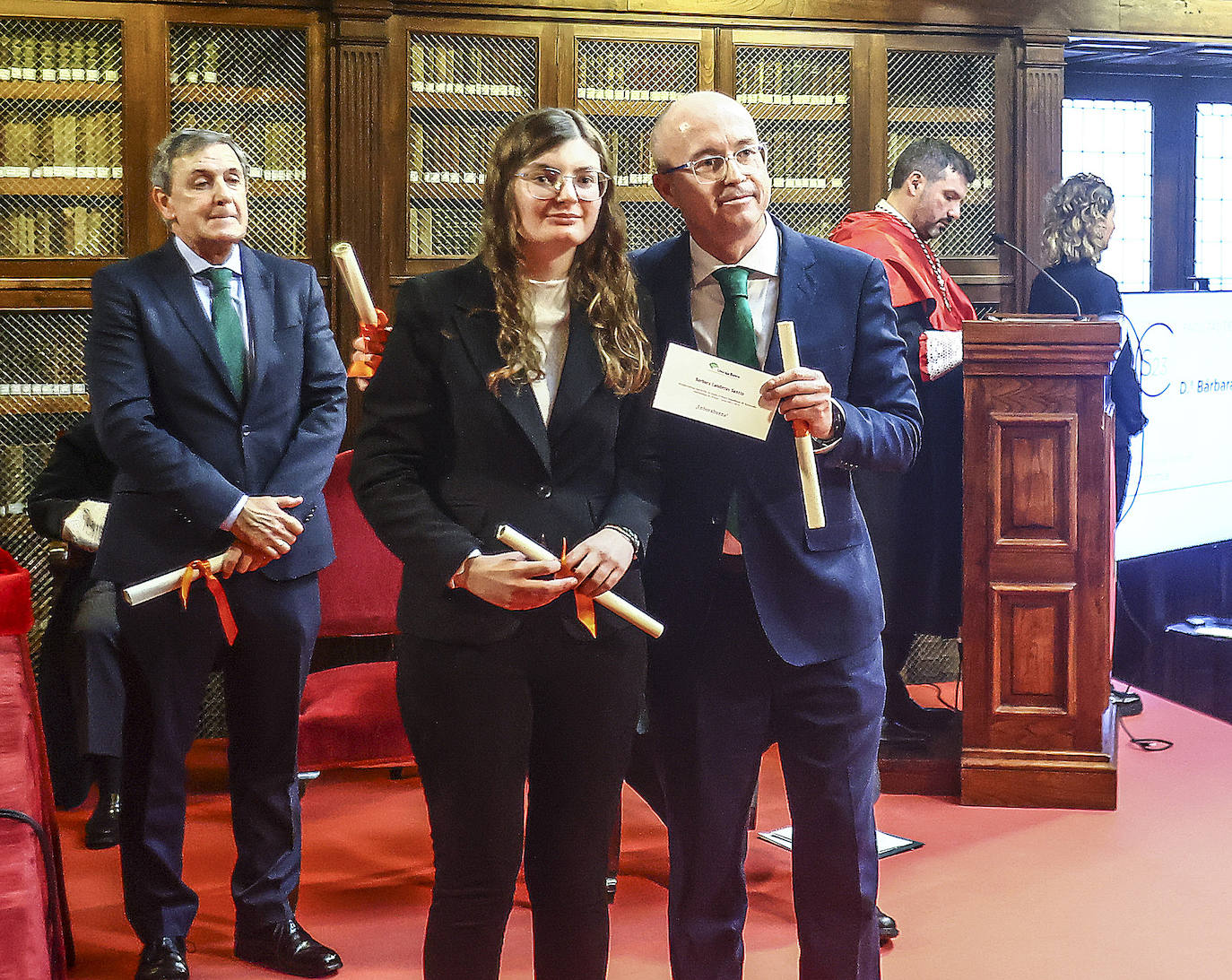 La Universidad entrega sus premios a «a los más sobresalientes»