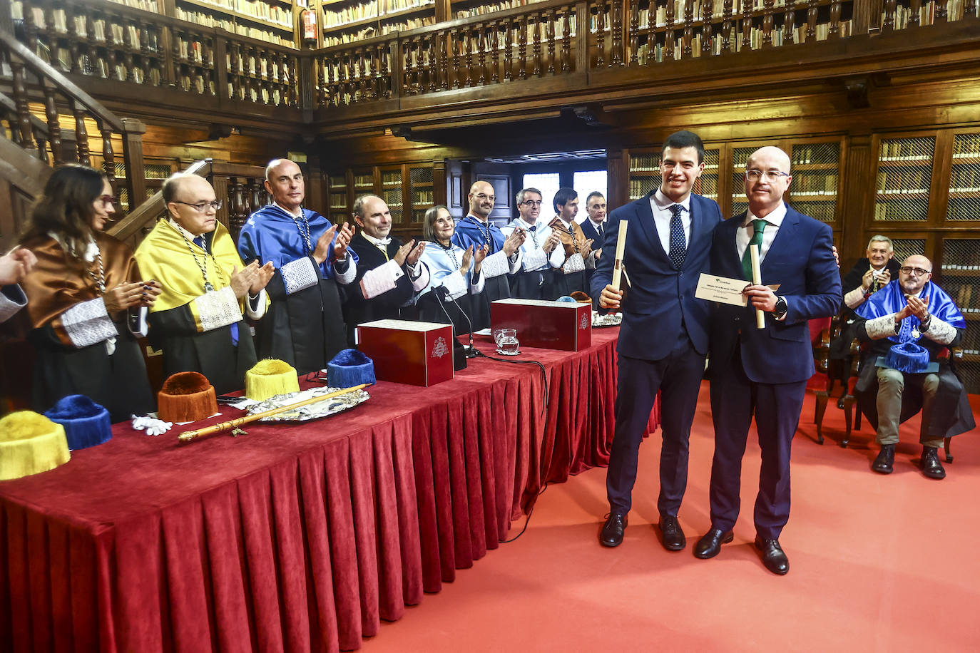 La Universidad entrega sus premios a «a los más sobresalientes»