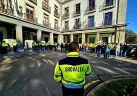 Protesta de los trabajadores de Orovalle, ayer, en Oviedo.