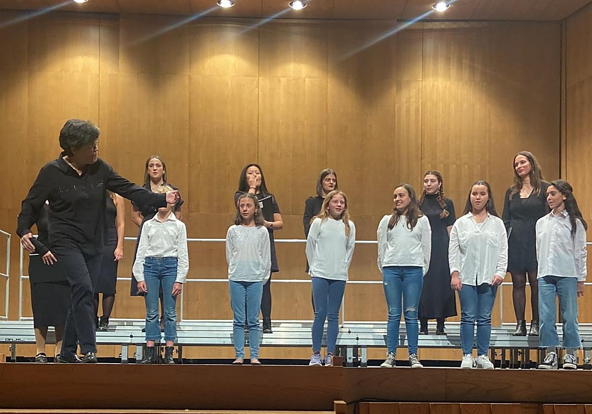 Un instante de la actuación del coro juvenil.