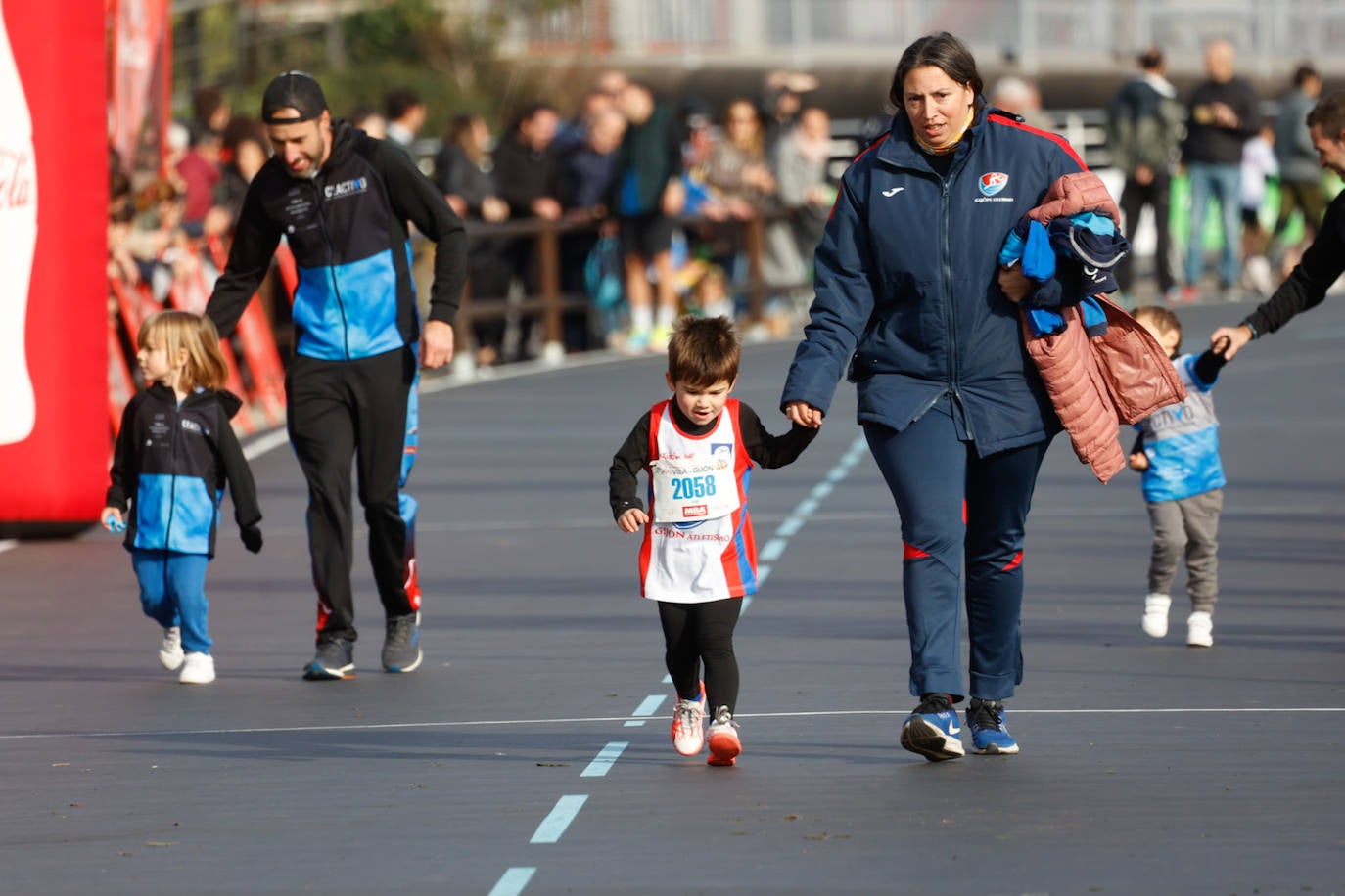 Más de 500 niños llenan el Cross Villa de Gijón