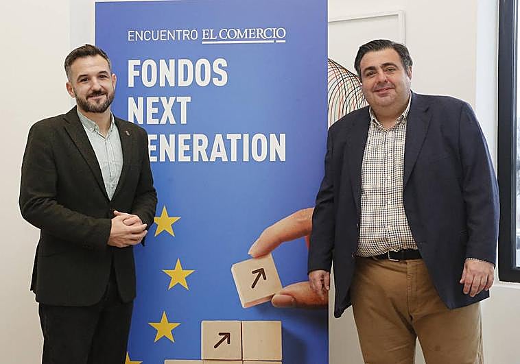 El viceconsejero de Infraestructuras y Movilidad del Principado, Jorge García, y el concejal de Tráfico, Movilidad y Transporte de Gijón, Pelayo Barcia, en la sede de EL COMERCIO en el edificio Spaces.