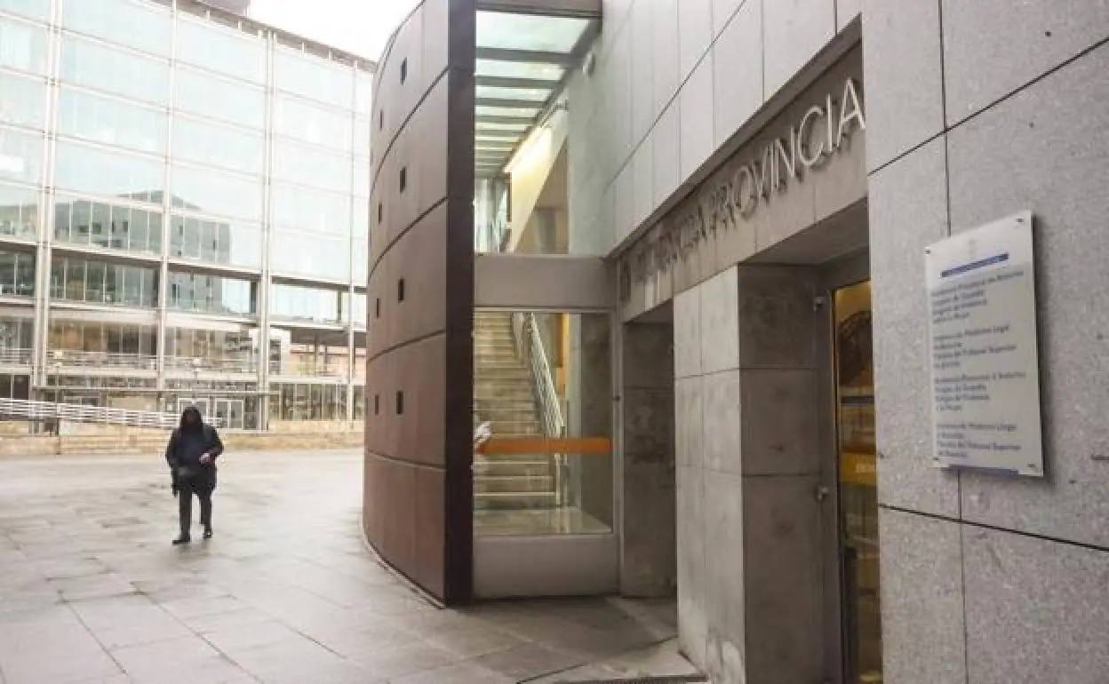 Suspenden por tercera vez el juicio al policía de Cangas de Onís acusado de acosar sexualmente a una compañera