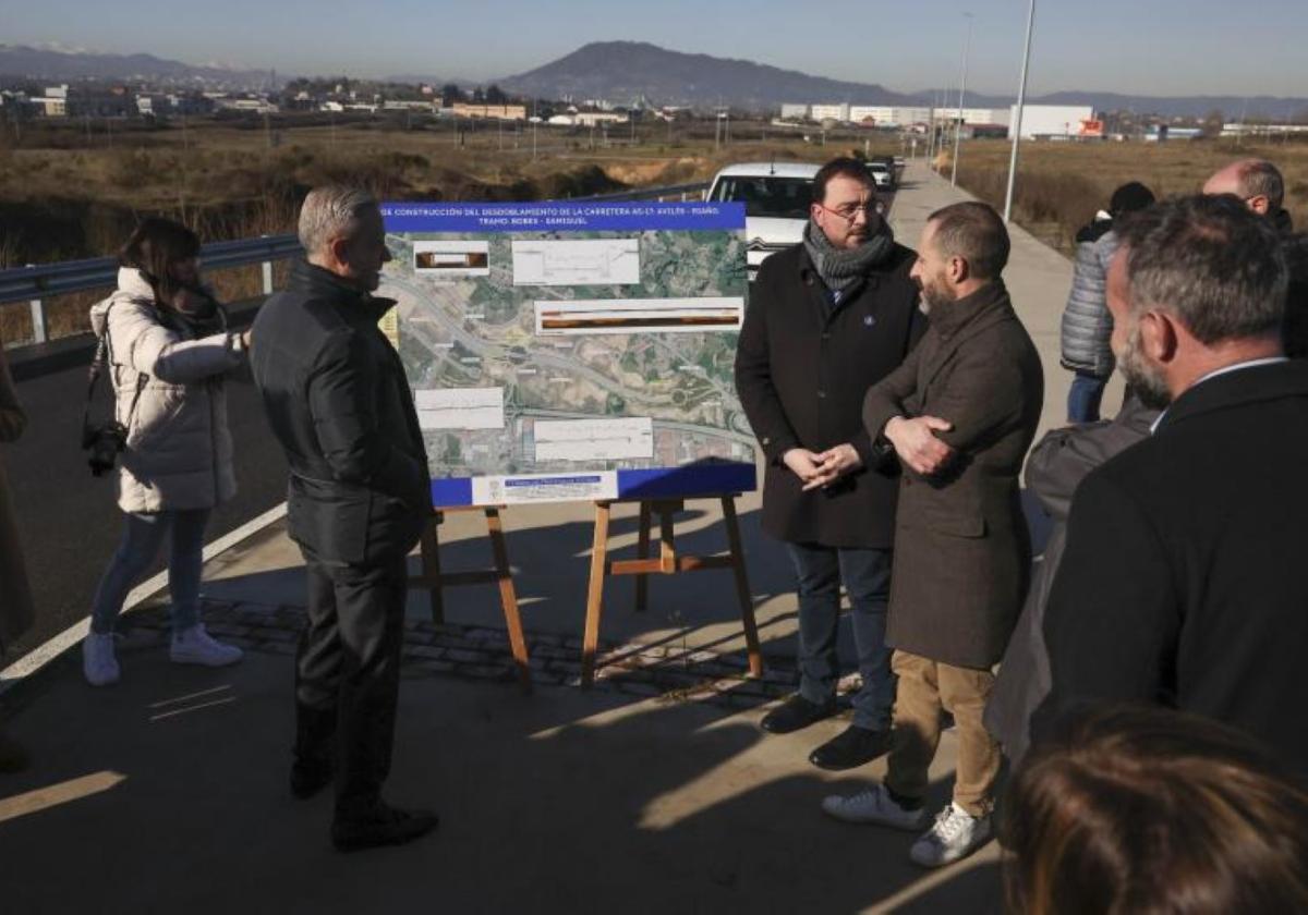 El presidente del Principado, el pasado febrero, en el inicio de las obras de desdoblamiento de la AS-17