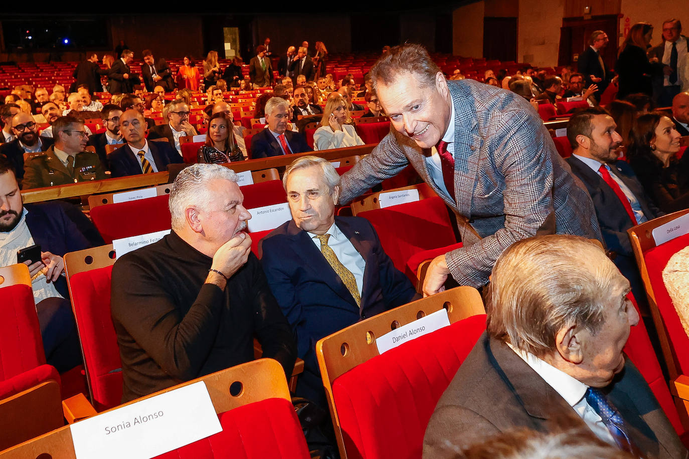 Fade distingue a representantes del mundo empresarial asturiano