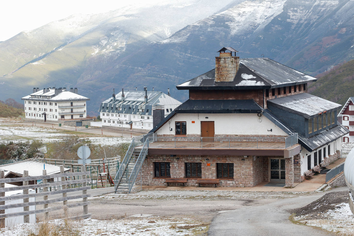 Valgrande abre la telecabina a la espera de más nieve