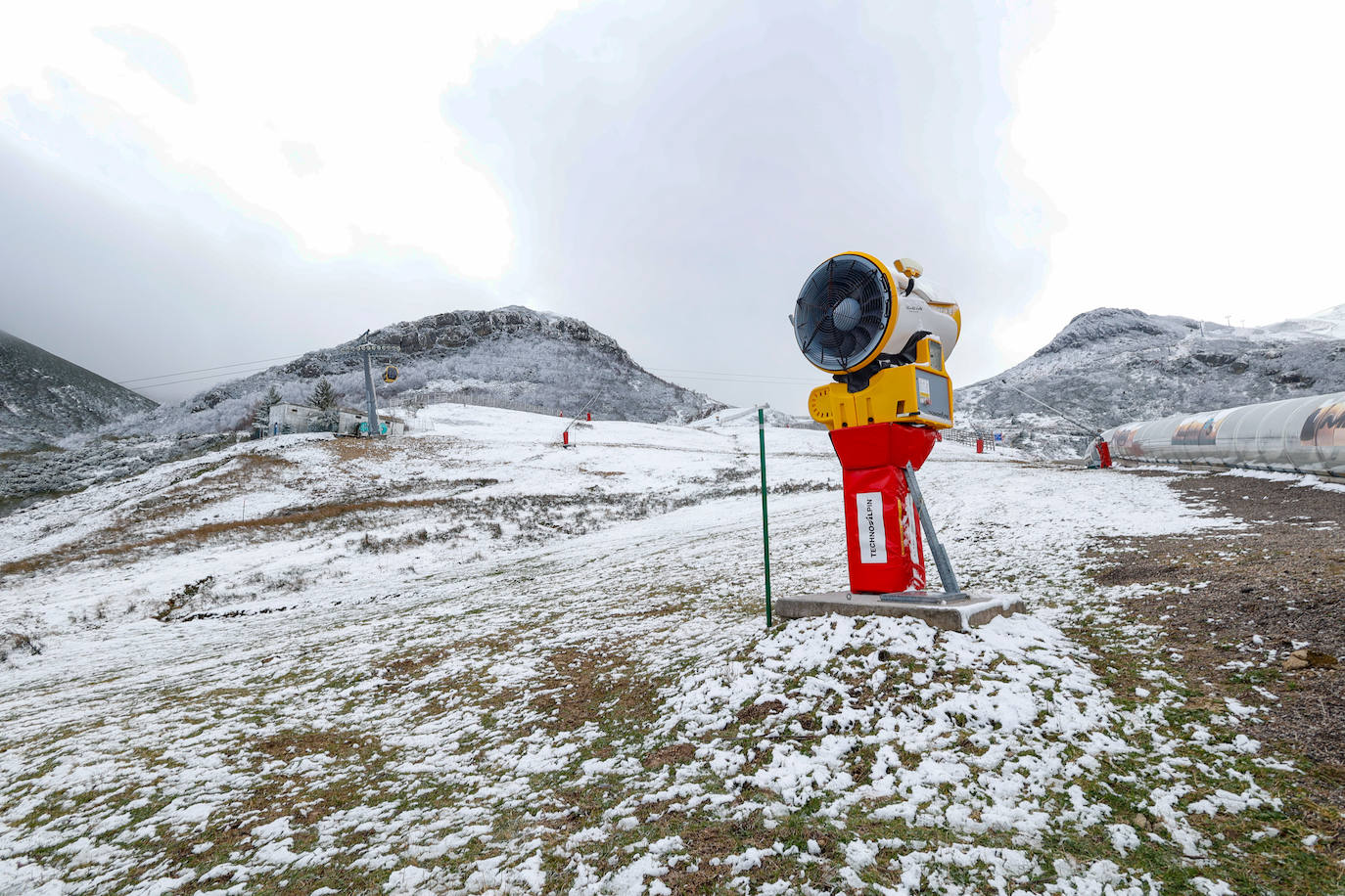 Valgrande abre la telecabina a la espera de más nieve