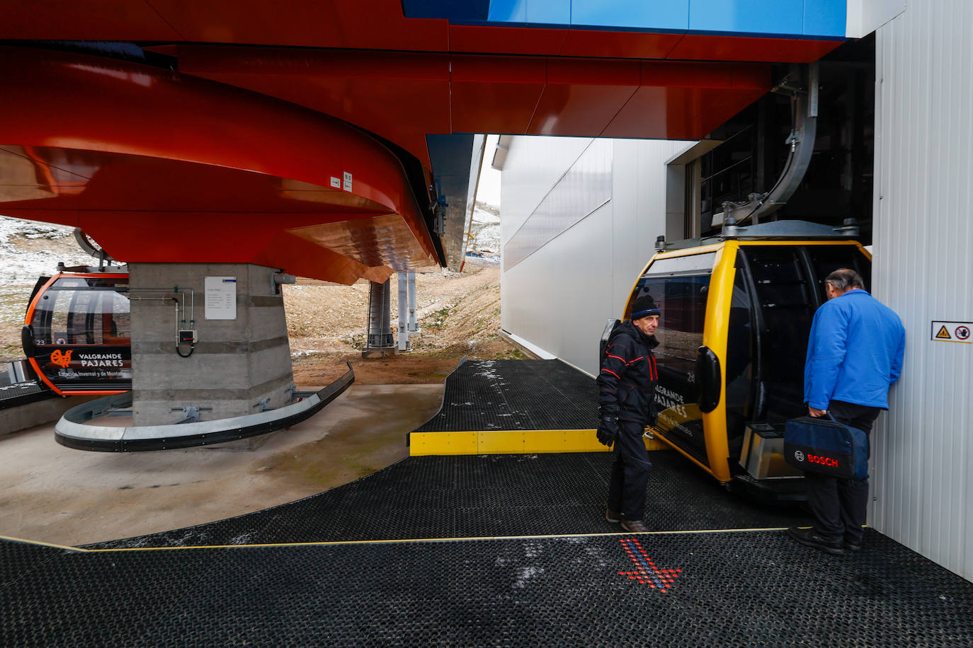 Valgrande abre la telecabina a la espera de más nieve