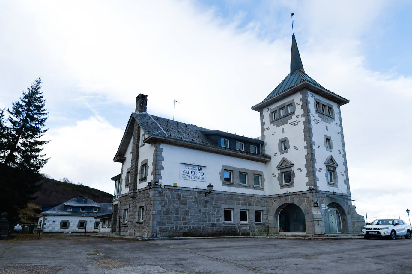 Valgrande abre la telecabina a la espera de más nieve