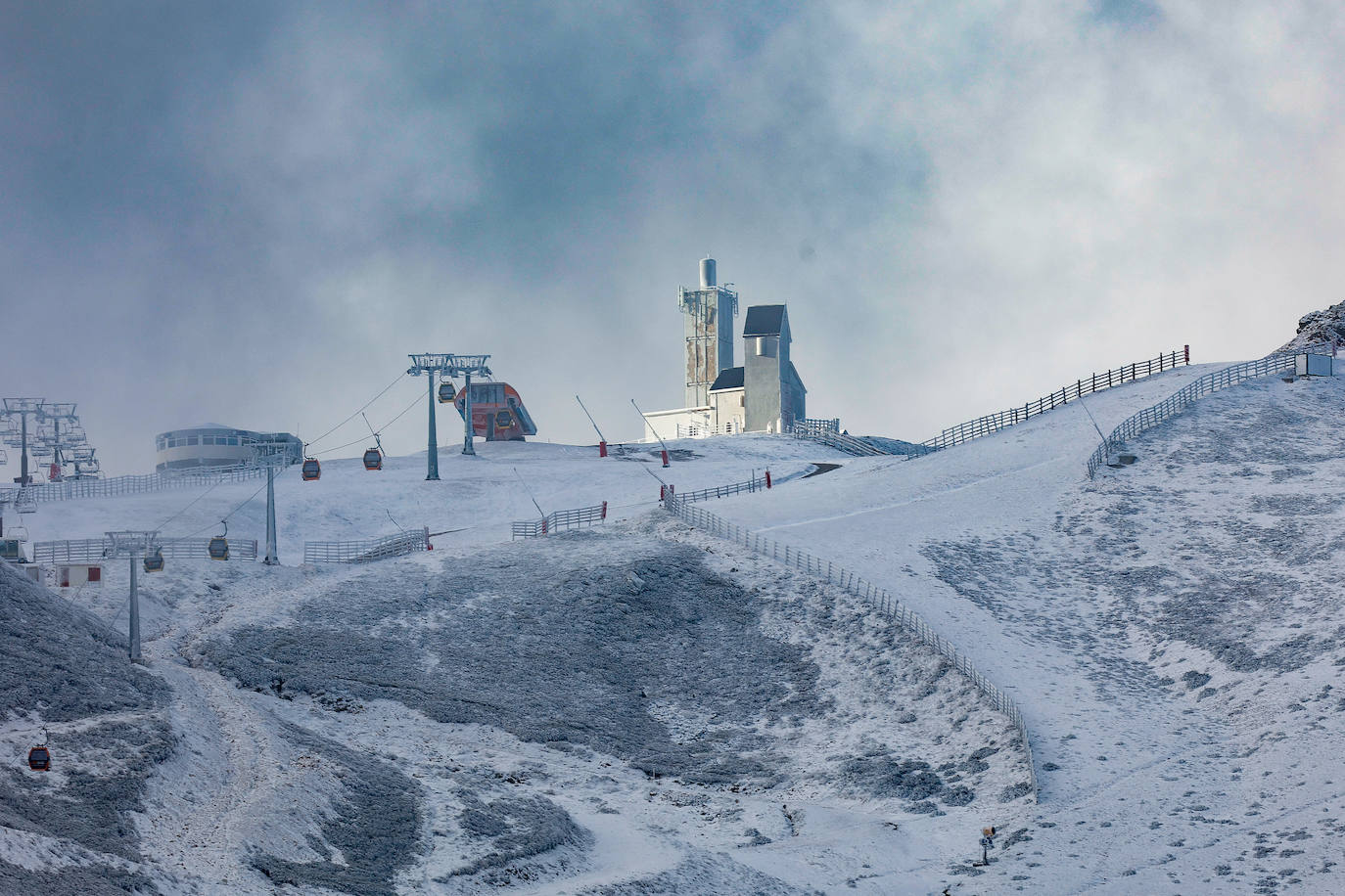 Valgrande abre la telecabina a la espera de más nieve