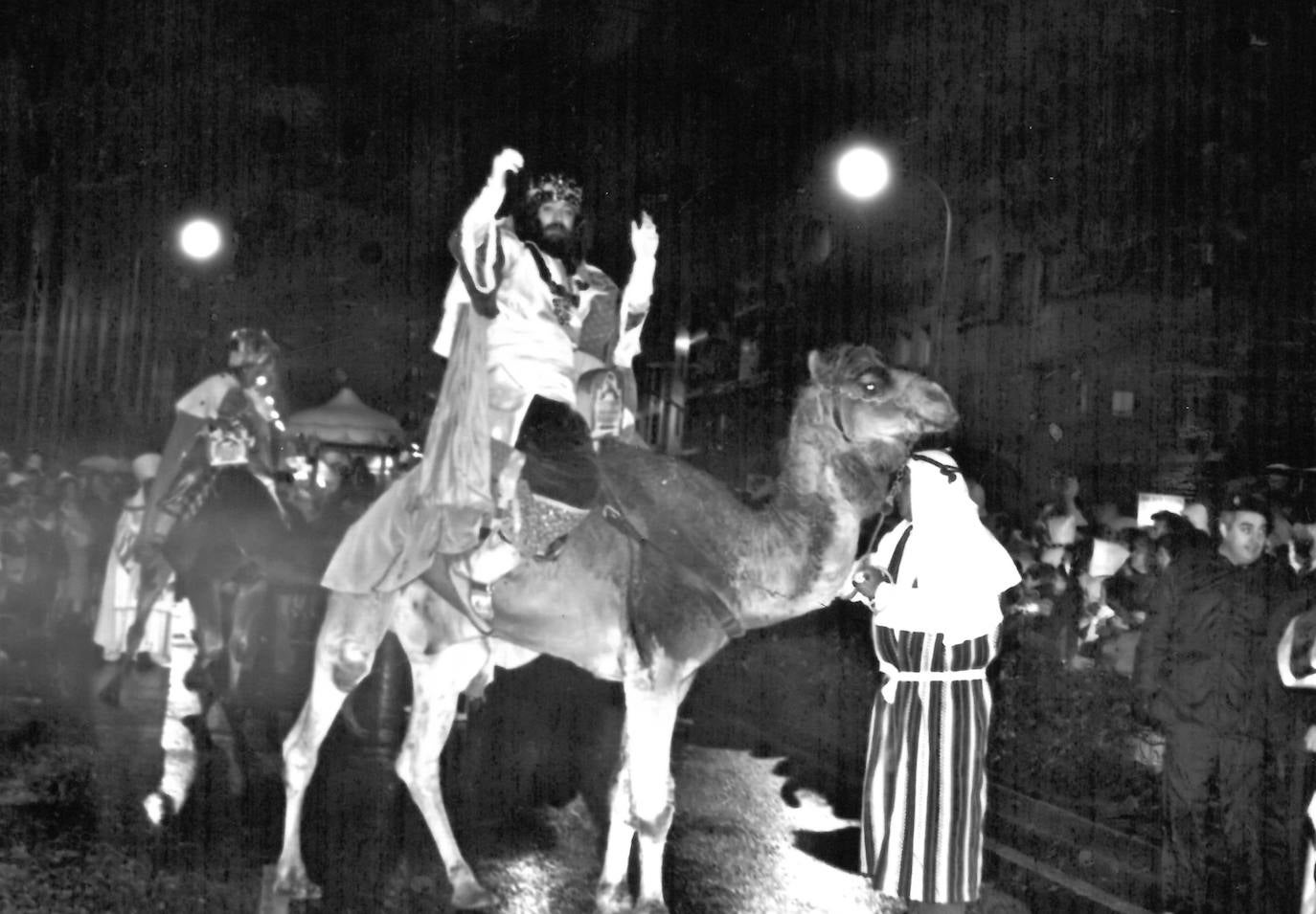 Recorrido por las calles de Gijón a lomos de dromedarios.