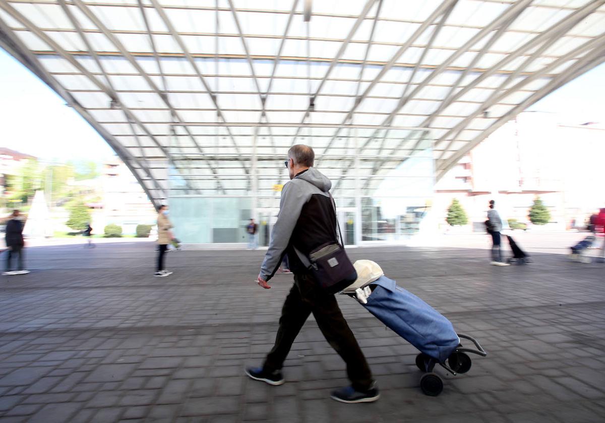 Qué días abren los supermercados y centros comerciales en Asturias el puente de la Constitución