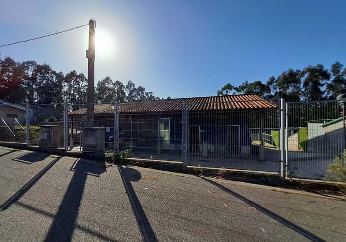 Edificio principal. Se acometerá el alicatado y colocación de paramento vertical para la mejora de la higiene y limpieza en la zona de quirófano veterinario, entre otras actuaciones.