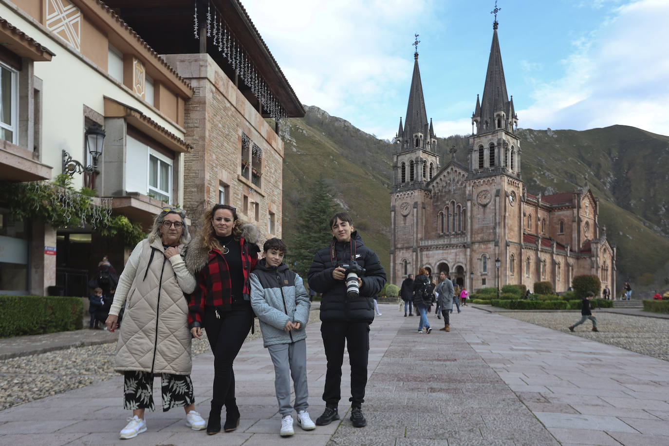 Asturias, abarrotada por el puente