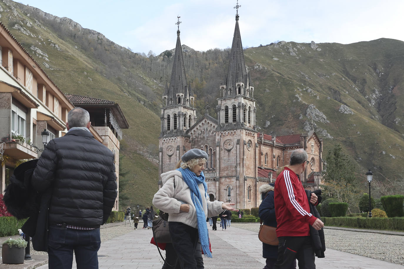 Asturias, abarrotada por el puente