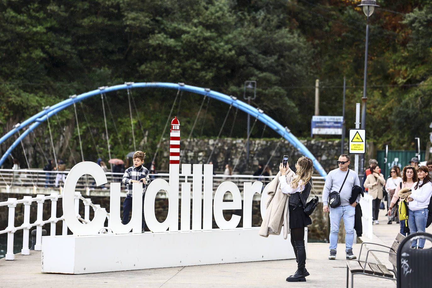 Asturias, abarrotada por el puente