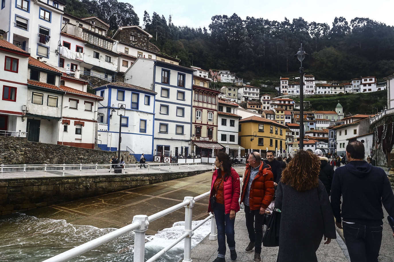 Asturias, abarrotada por el puente