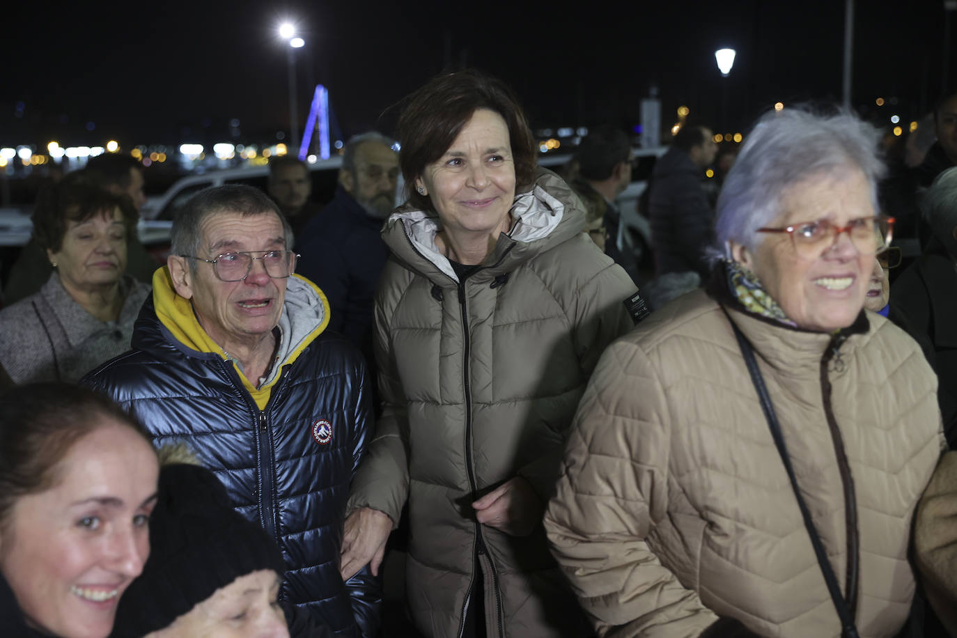 Los taxistas de Gijón llevan a los usuarios de siete residencias a ver las luces de Navidad