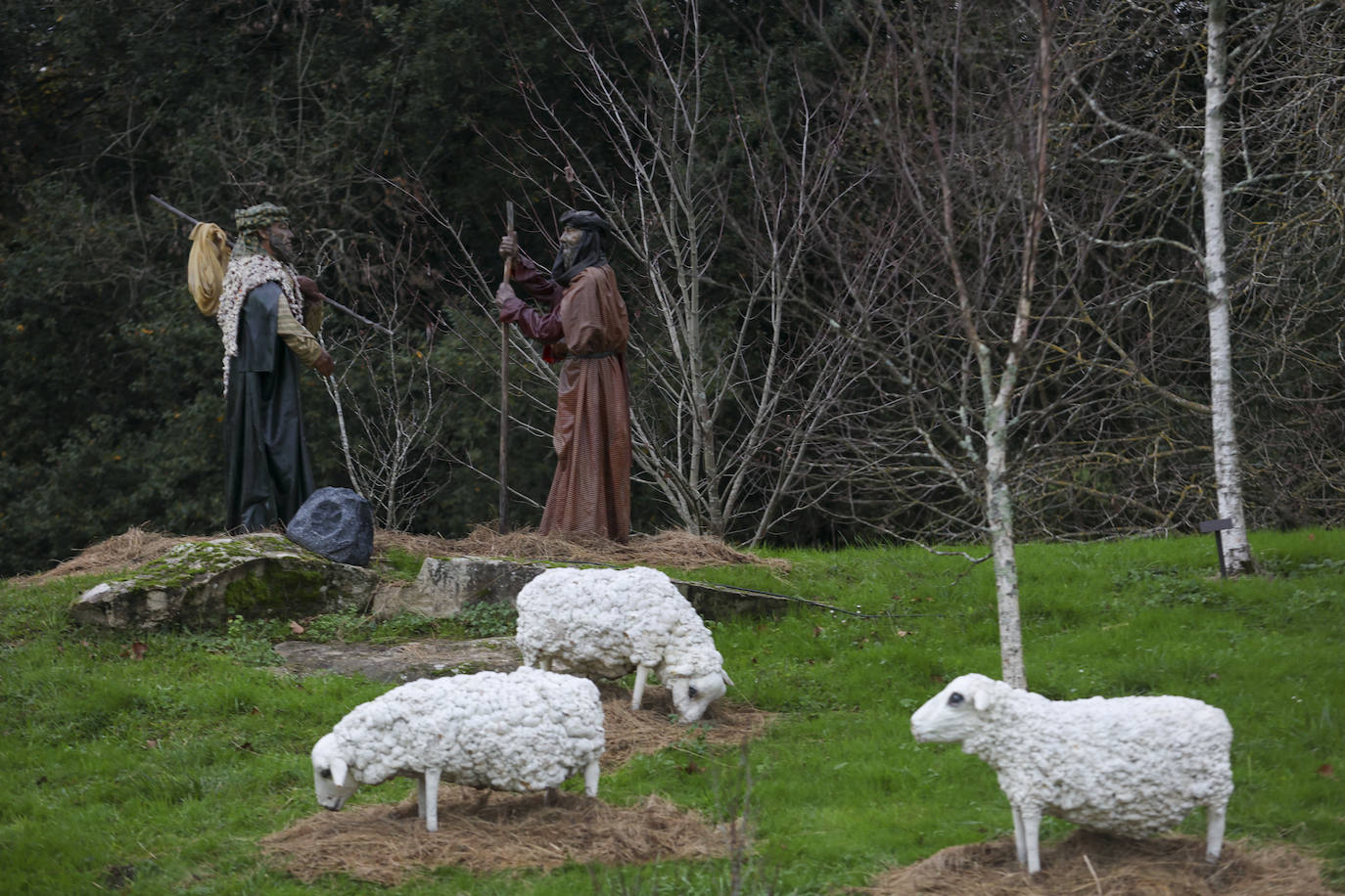 El belén del Ponticu enciende la Navidad en el Botánico de Gijón