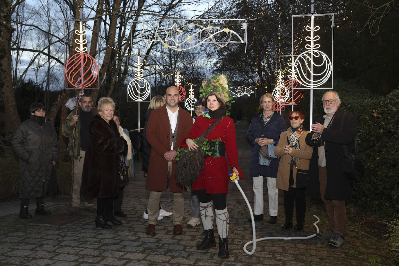 El belén del Ponticu enciende la Navidad en el Botánico de Gijón