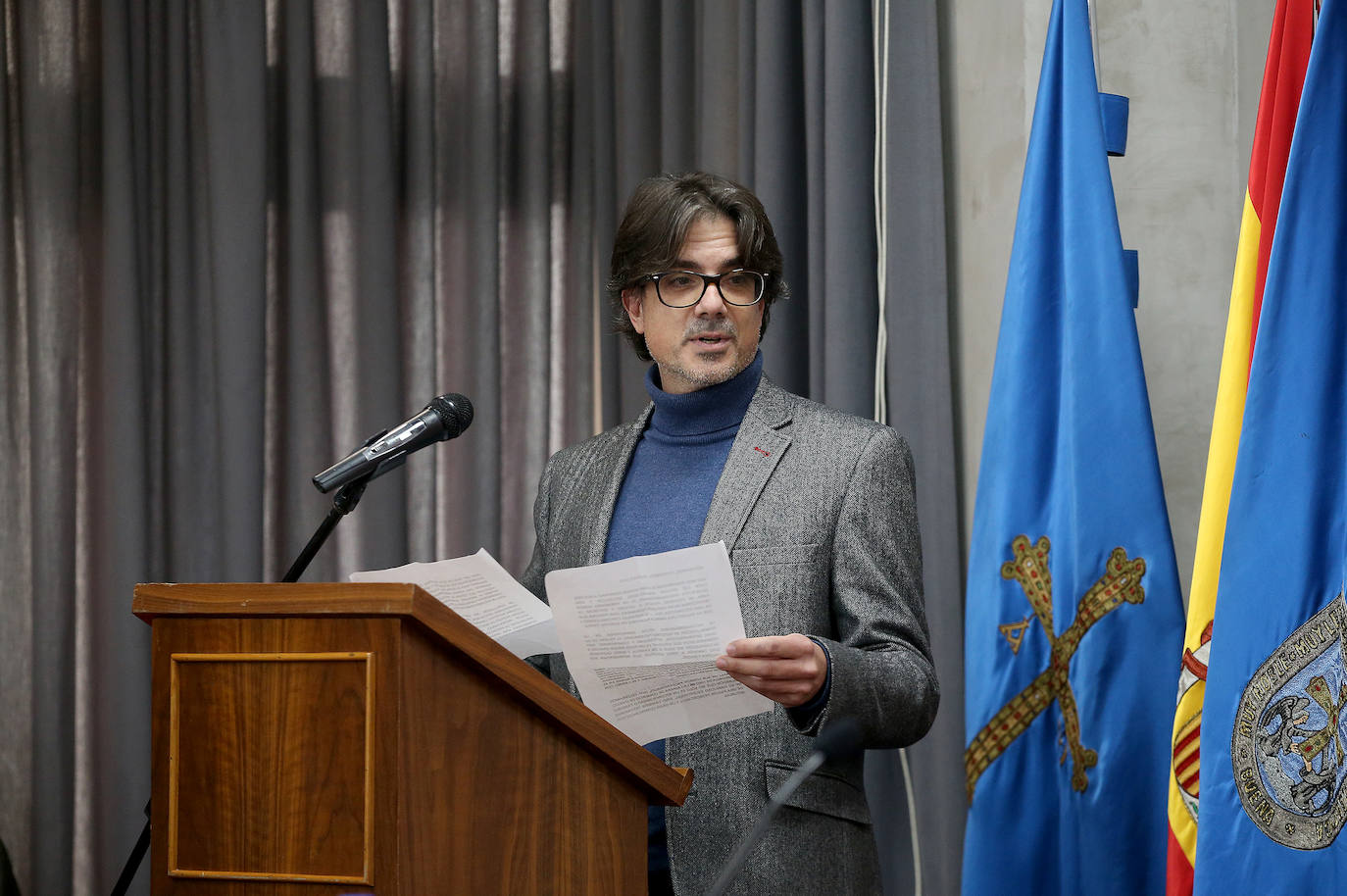 La Cámara de Oviedo entrega su medalla de oro a Obdulia Fernández