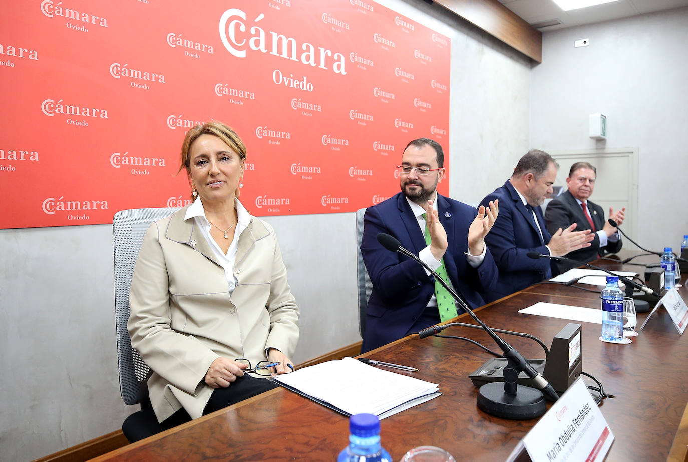 La Cámara de Oviedo entrega su medalla de oro a Obdulia Fernández