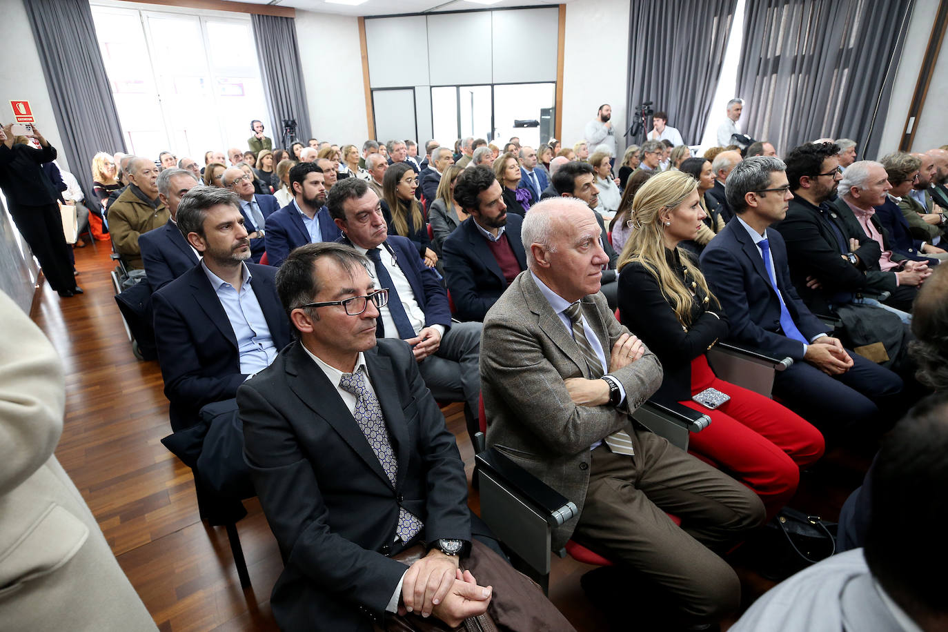 La Cámara de Oviedo entrega su medalla de oro a Obdulia Fernández