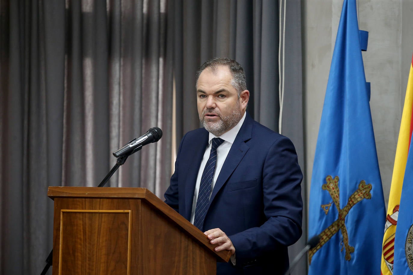 La Cámara de Oviedo entrega su medalla de oro a Obdulia Fernández