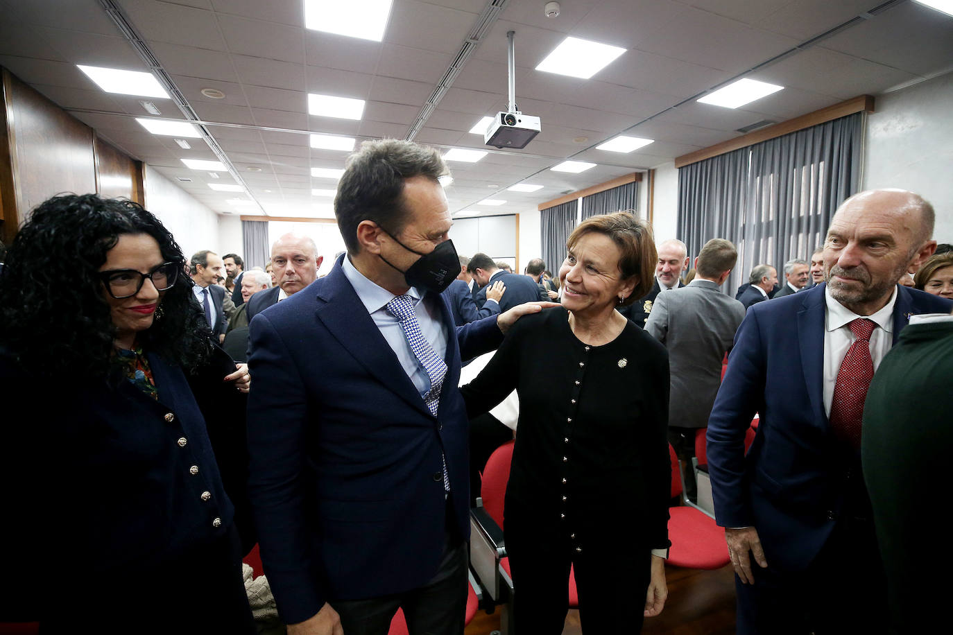 La Cámara de Oviedo entrega su medalla de oro a Obdulia Fernández