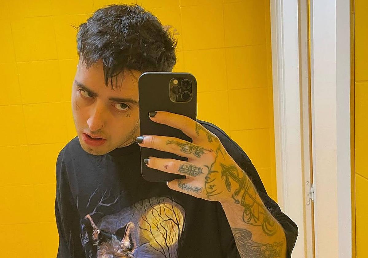 Orslok, conocido streamer, ahora cantante y protagonista de un hilo de Twitter que se ha vuelto viral.