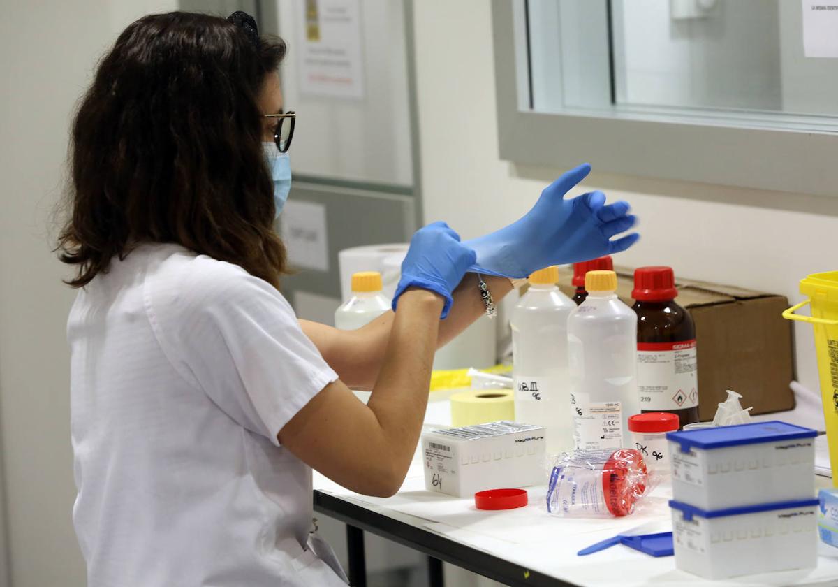 Laboratorio de Microbiología del Hospital Universitario Central de Asturias (HUCA).