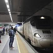 Adif abre una investigación por los retrasos en los trenes que comunican Asturias con Madrid