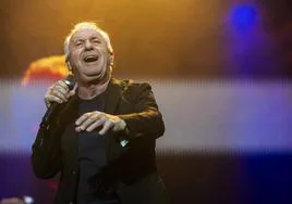 Víctor Manuel, en pleno concierto.