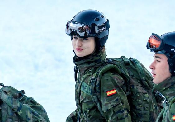 La Princesa de Asturias, maniobras en la nieve en el Pirineo aragonés