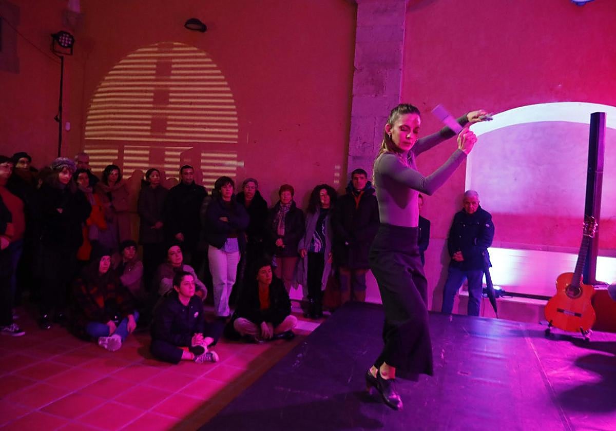 La granadina Olimpia Oyanarte ofreció una actuación inspirada en las mujeres de la ciudadela de Capua.