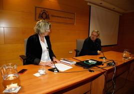 Mercedes de Soignie durante la entrevista con Juan Fueyo, en el Aula de Cultura.