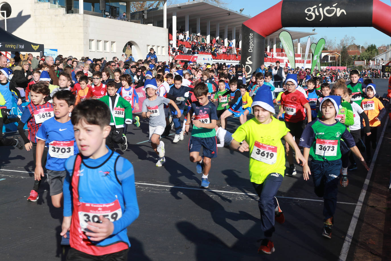 Miles de deportistas se dan cita en el Cross de Nochebuena de Gijón