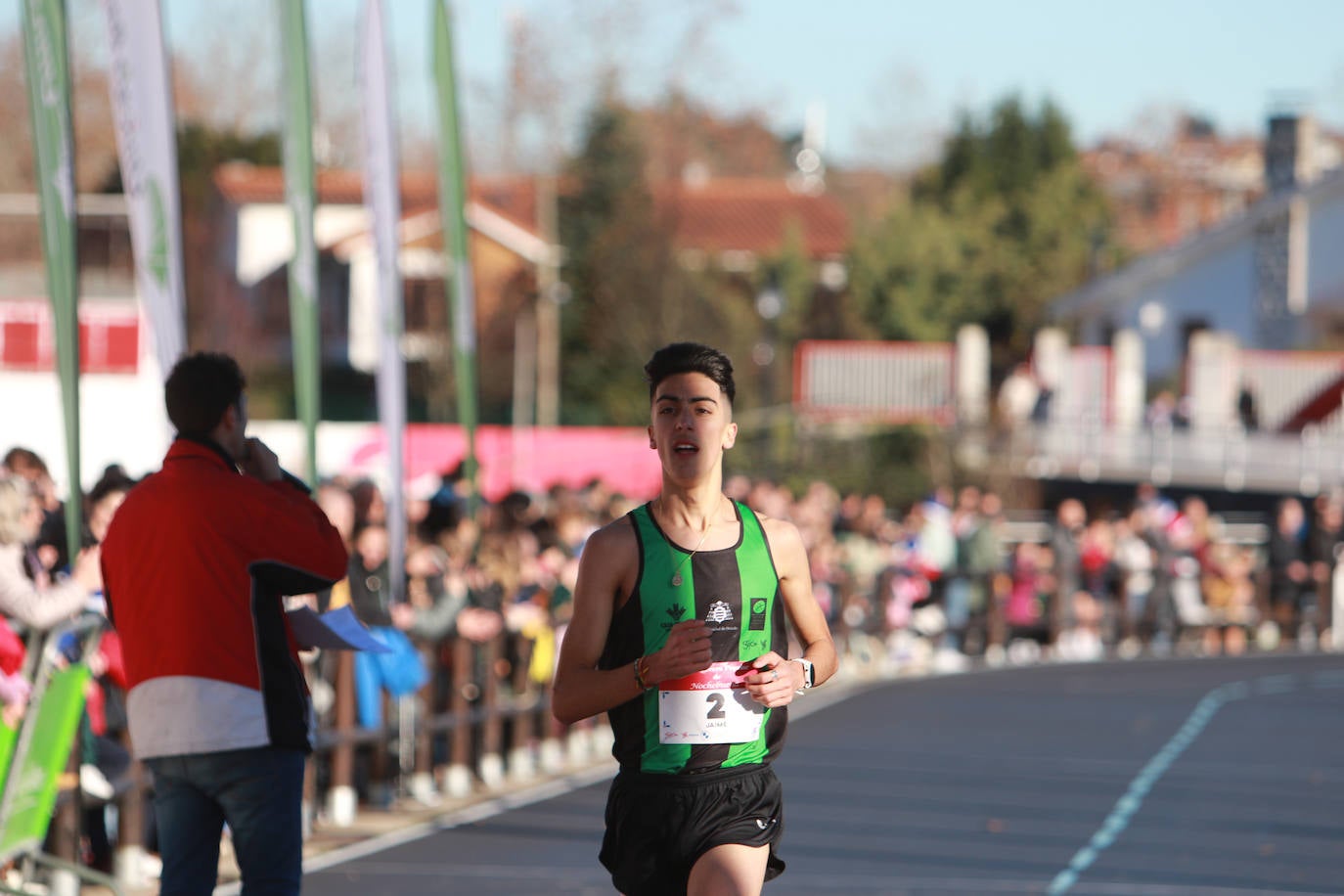 Miles de deportistas se dan cita en el Cross de Nochebuena de Gijón