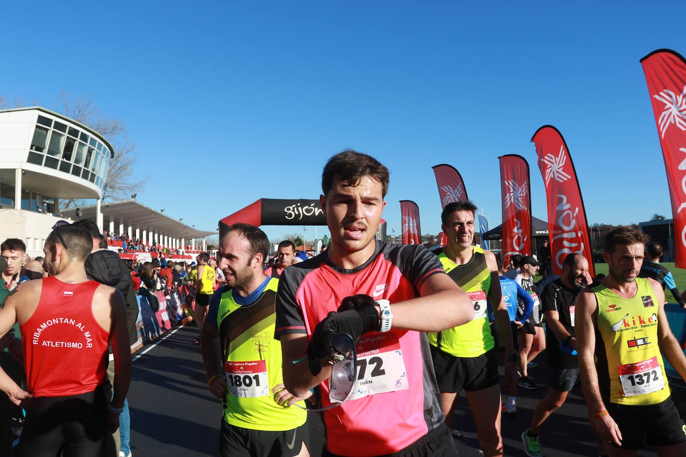 Miles de deportistas se dan cita en el Cross de Nochebuena de Gijón